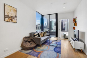 Central 15th floor Apt near Flagstaff & QV Market